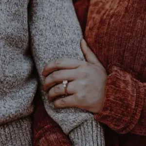 دانلود آهنگ امشب تو می آیی و من بیدارم عشقم مهستی