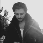 دانلود آهنگ من فرصت نمیدم دروازه ببینم میکوبم توش مث کریس