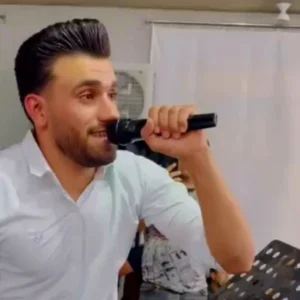 دانلود آهنگ عشق مو نچراله همه چیش ساده