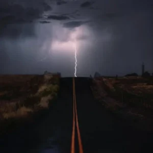 دانلود آهنگ بیا پیشم بمون تنها نمونم